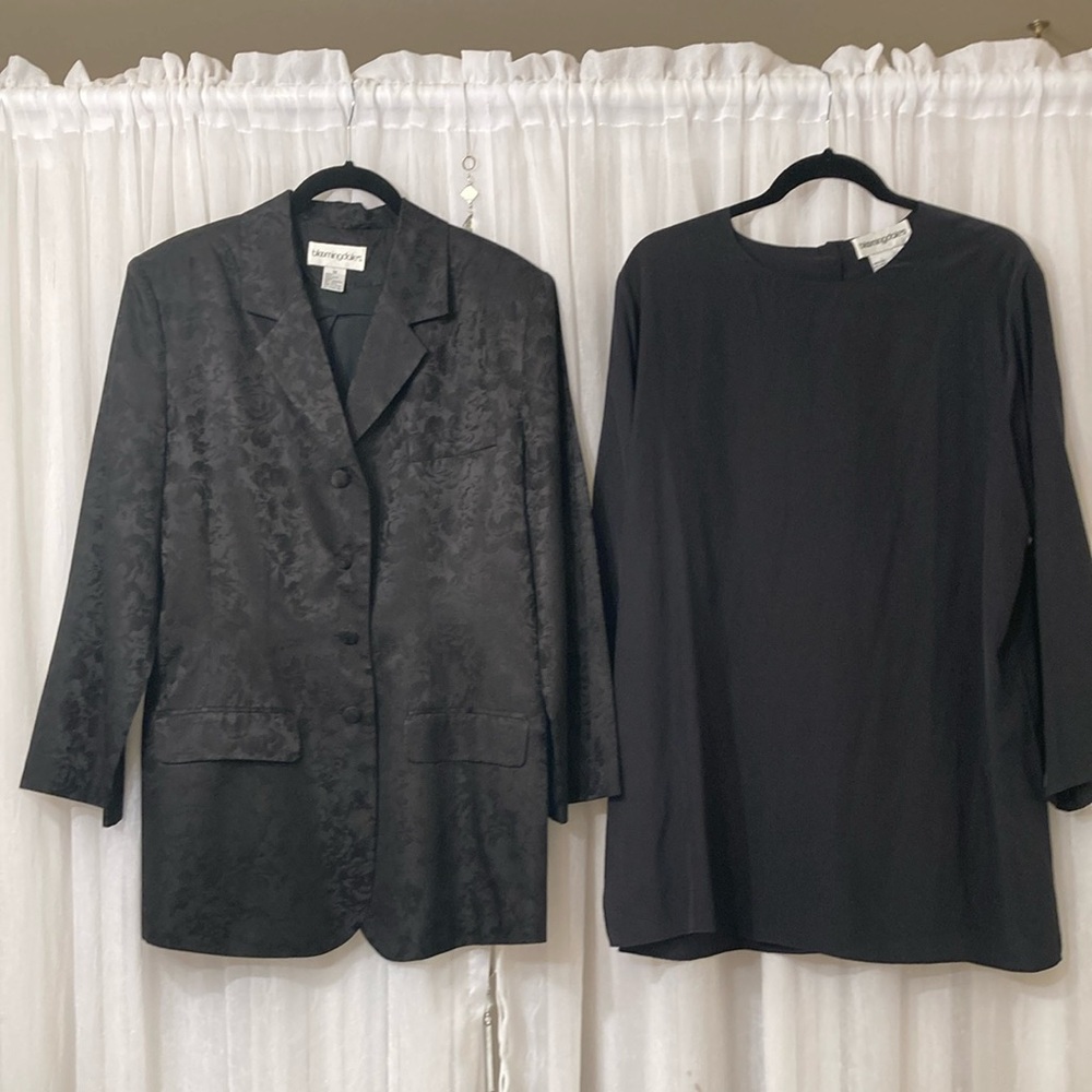 Bloomingdale's Elegant Black Textured Blazer